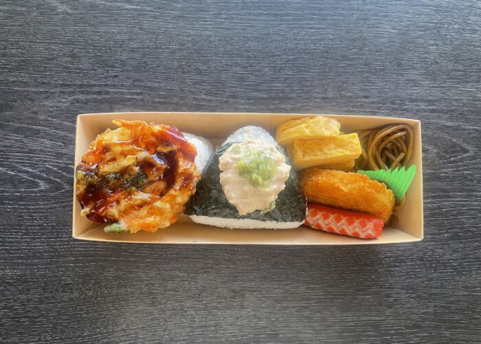 8月の「のっけおにぎり弁当」