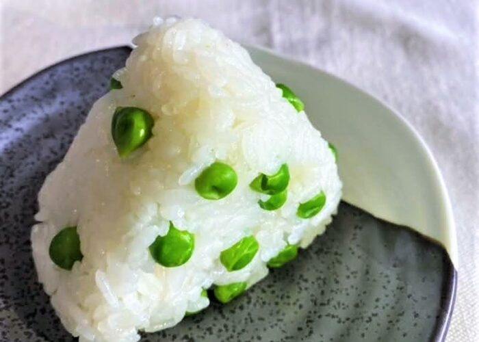 5月の季節のおにぎり「豆ご飯」